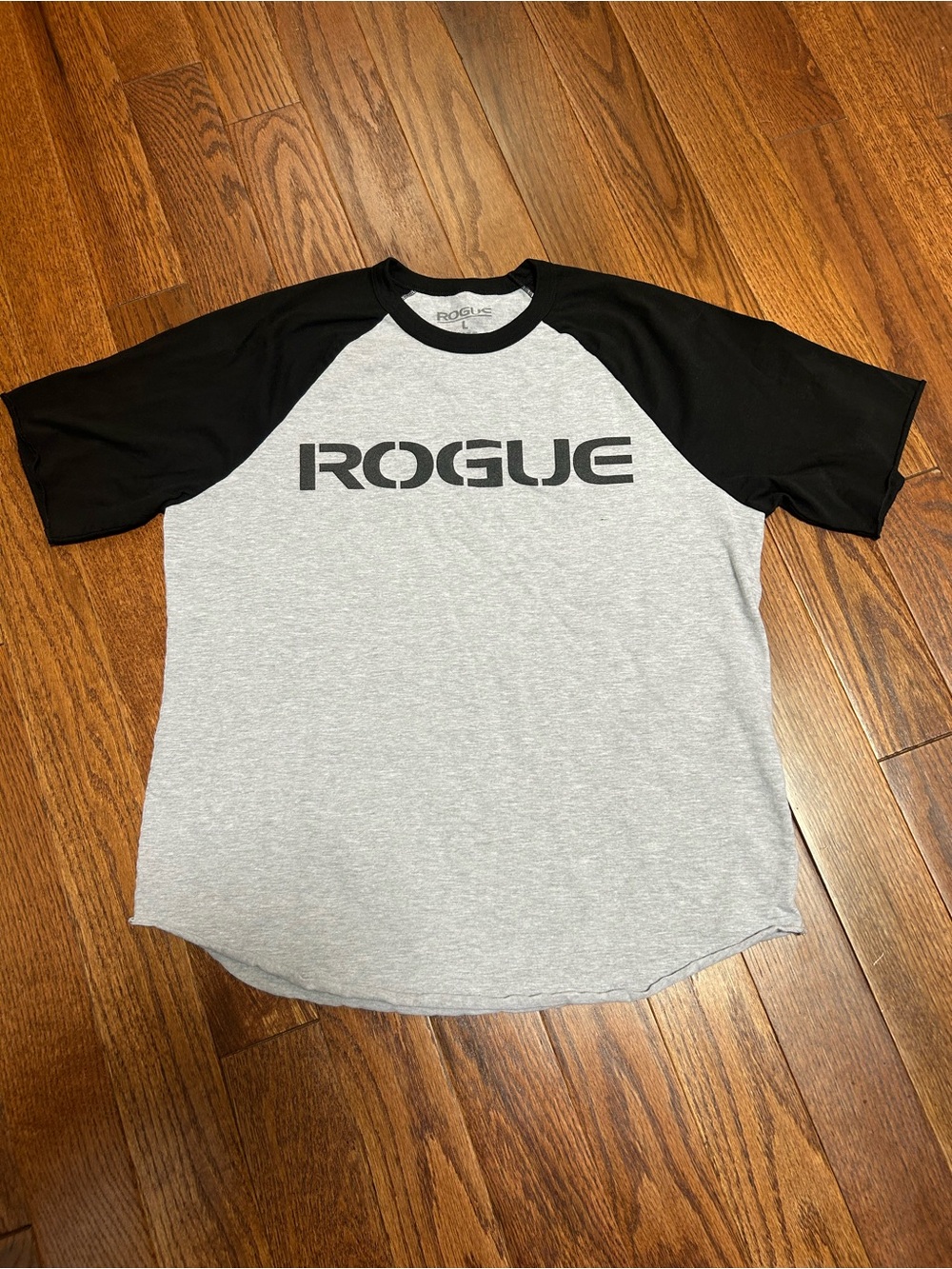 Rogue Fitness Men’s Gray & Black Raglan Logo T-Shirt Size Large